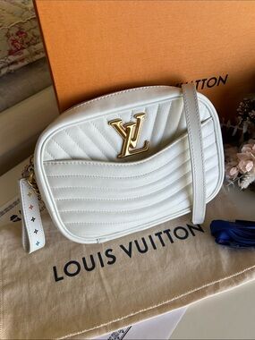 LOUIS VUITTION Calfskin Leather NEW WAVE Camera Bag 🌸 White